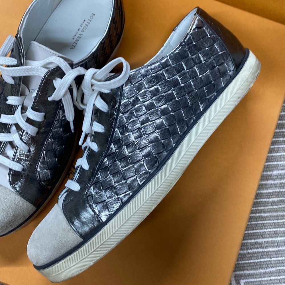 Bottega Veneta intrecciato leather sneaker slipper grey silver white 40